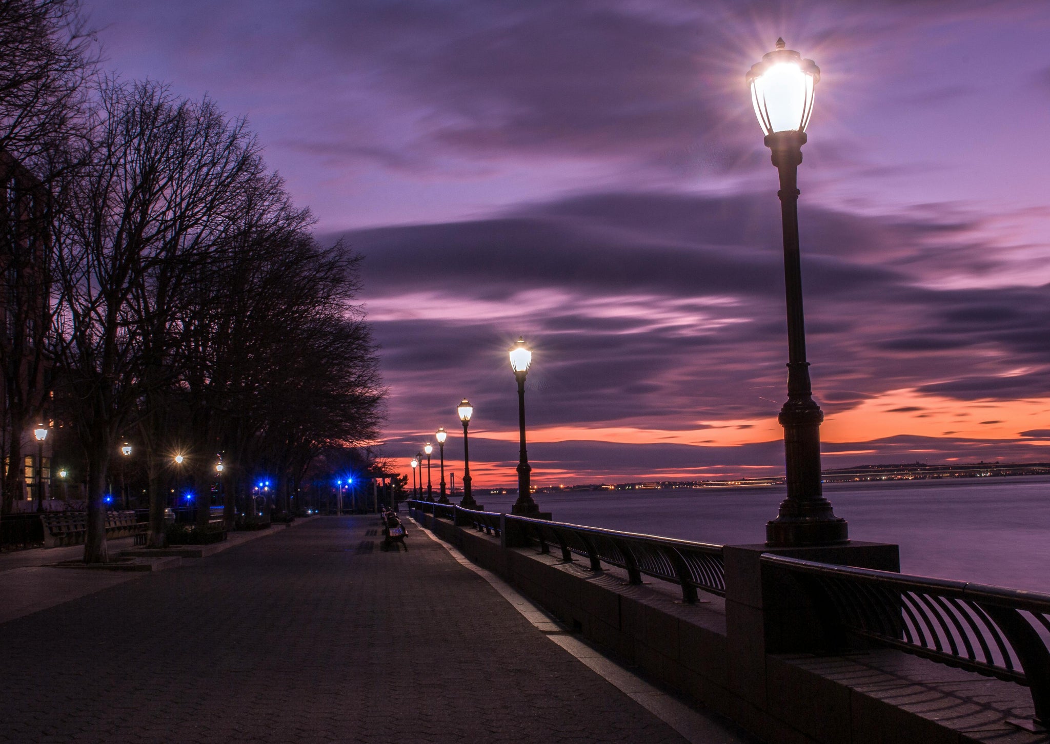 Evening Confusion? 8 Sundowning Signs in Dementia
