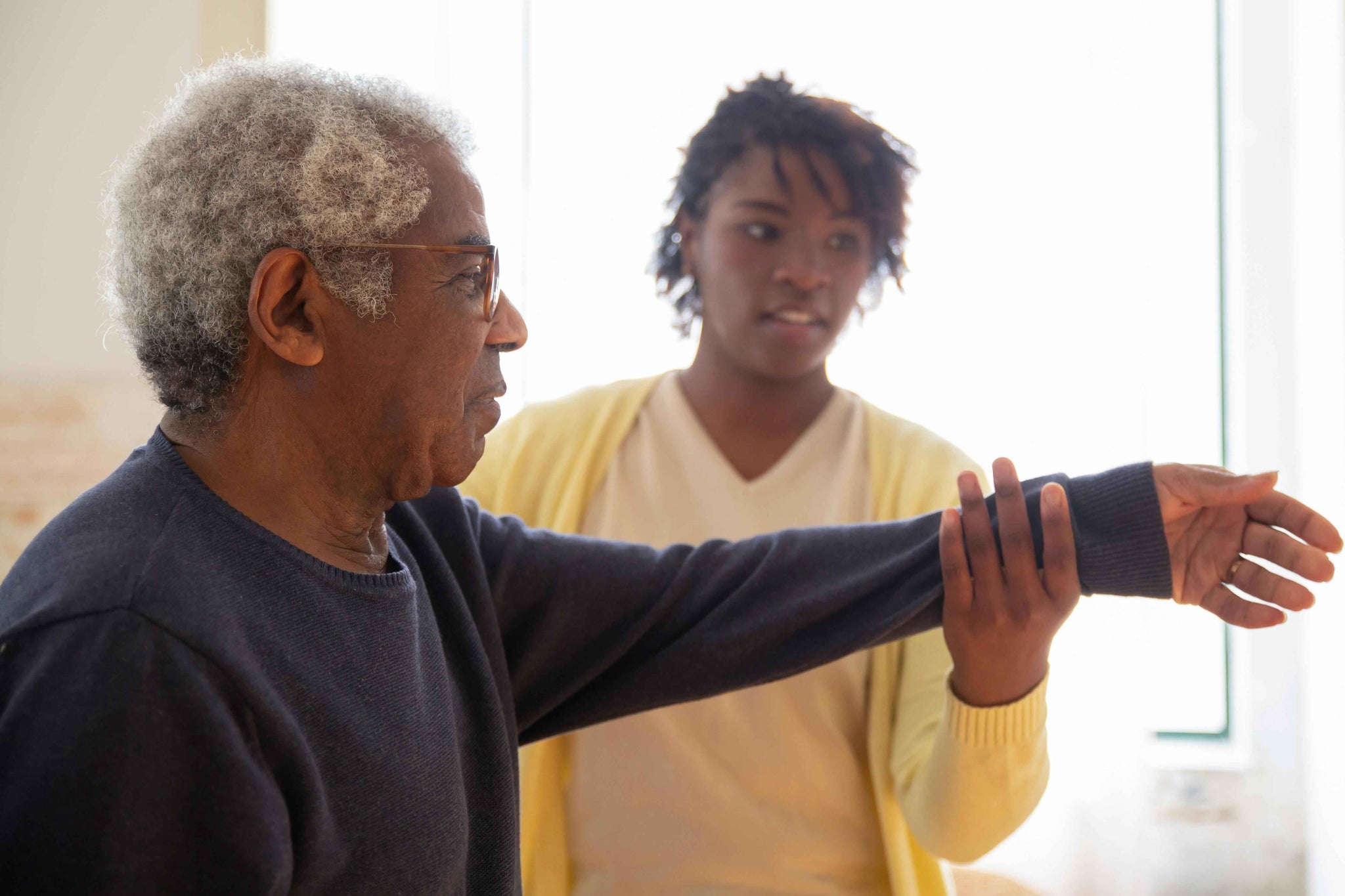 How to Convince a Person with Alzheimer's Disease to Get a Cognitive Test: 5 Tips for Family Communication - ZenWave Precision 40Hz